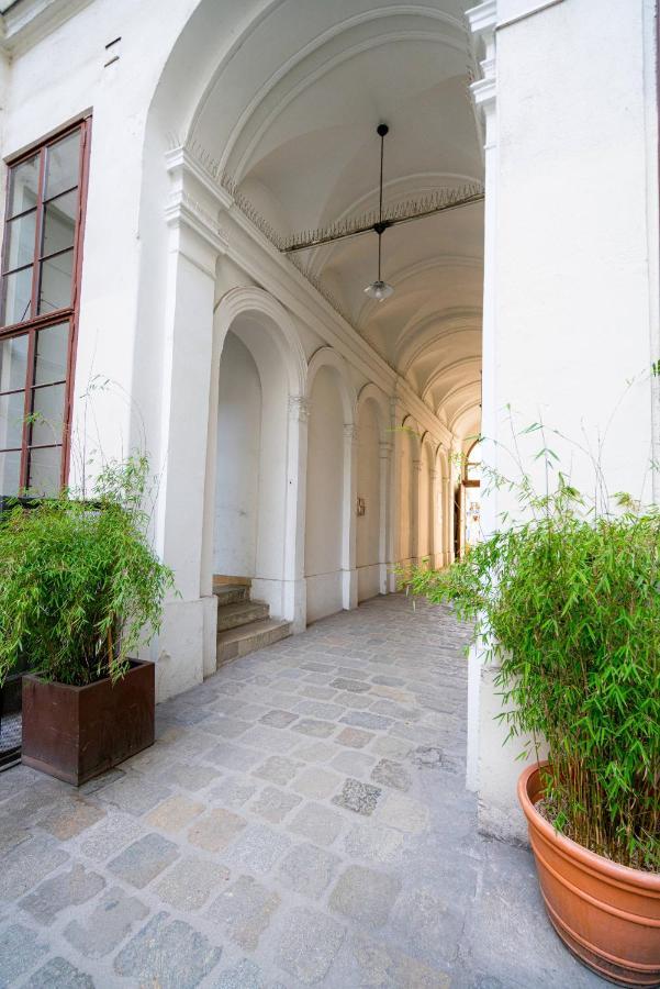 Vienna Residence, Volkstheater - Parliament Exterior foto